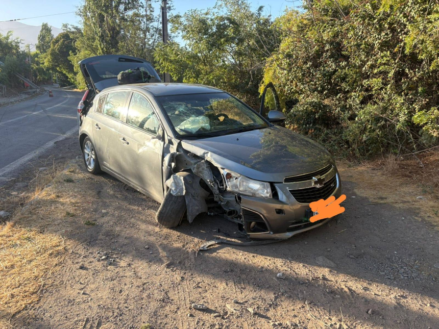 PUTAENDO: Vehículo destruye poste del tendido eléctrico tras violento impacto en Rinconada de Silva