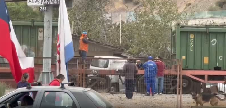 SAN FELIPE: Furgón fue impactado por tren metalero tras cruzar línea férrea en San Felipe