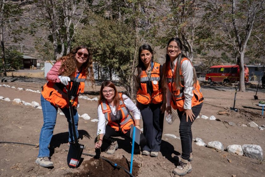 LOS ANDES: En el marco del Mes de la Mujer, Codelco Andina realizó una actividad para destacar el rol que cumplen trabajadoras de la división y de empresas colaboradoras en distintos espacios de la industria minera.