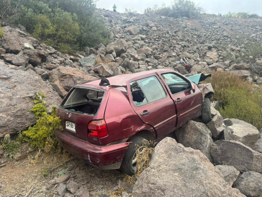 PUTAENDO: Grave accidente en la ruta Putaendo – Cabildo: vehículo desbarrancó cerca de 30 metros