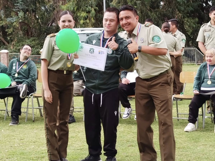 LOS ANDES: Ángeles de Los Andes visitaron La Moneda y la Escuela Canina en jornada marcada por la inclusión