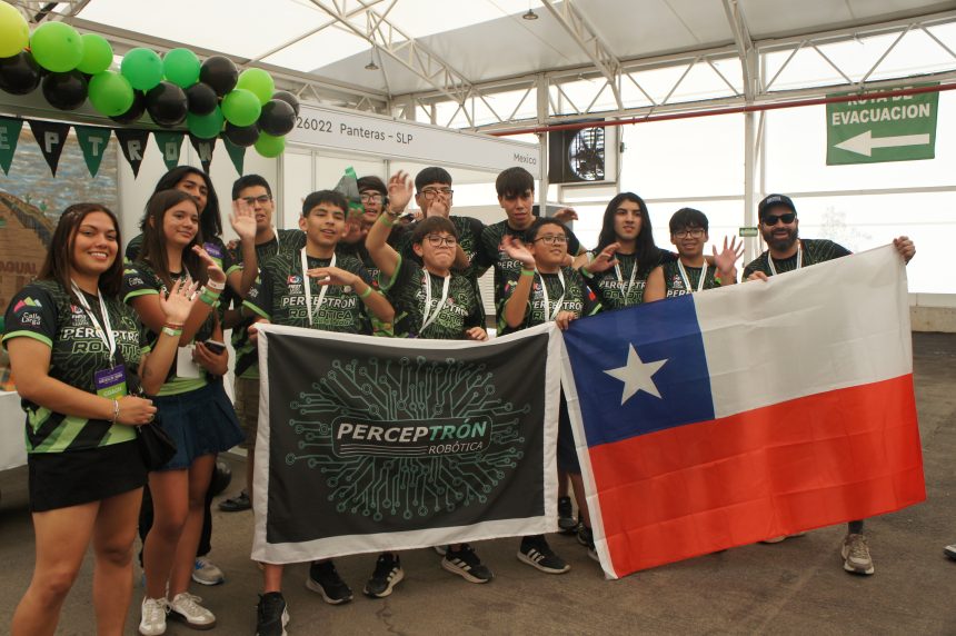 CALLE LARGA: Equipo de Robótica Perceptrón representa a Chile en importante campeonato mundial de robótica educativa en México