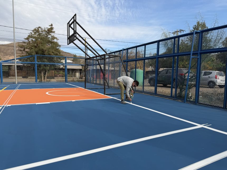 LOS ANDES: Municipio finaliza mejoramiento de multicancha en Bellavista 1
