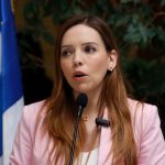CONGRESO: Incautan celulares y equipos electrónicos desde oficina de la senadora Camila Flores en investigación por presunto fraude al Fisco