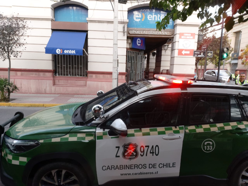 SAN FELIPE: Delincuentes asaltaron tienda Entel de calle Prat: sólo lograron robar dos celulares de alta gama