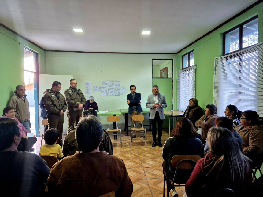 LOS ANDES: Autoridades realizaron conversatorio sobre Denuncia Seguro y Plan Cuadrante en población Ambrosio O’Higgins
