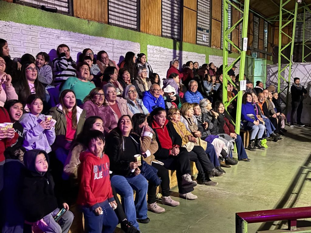 CALLE LARGA: Gimnasio Municipal de Calle Larga se llenó de cultura con la destacada presentación del Ballet Folclórico Nacional BAFONA 2 CALLE LARGA: Gimnasio Municipal de Calle Larga se llenó de cultura con la destacada presentación del Ballet Folclórico Nacional BAFONA
