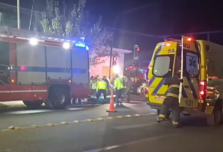SAN FELIPE: Motociclista queda en riesgo vital tras colisión con automóvil en Maipú con Merced