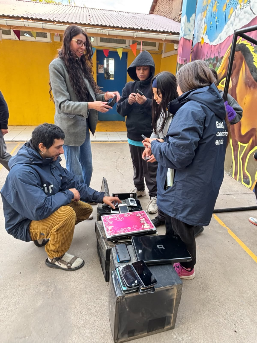 CALLE LARGA: Vecinos participaron en jornada de reciclaje de residuos electrónicos
