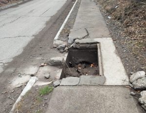LOS ANDES: Vecinos denuncian peligro por alcantarillados en mal estado cerca de jardín infantil en Portal Nevado