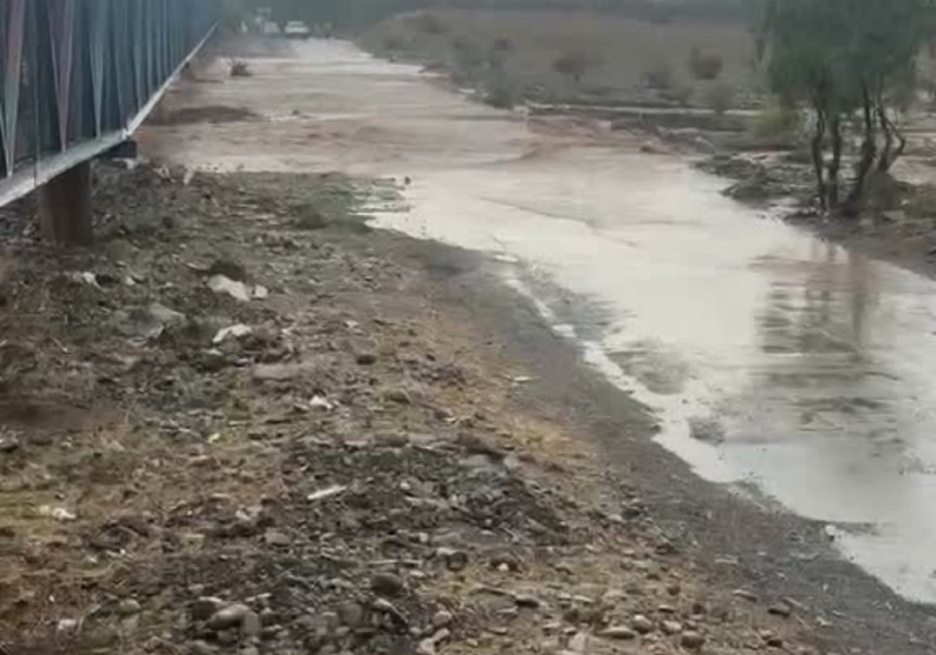 SAN FELIPE: [VIDEO] Badén de El Asiento continúa cerrado: fuerte caudal impide el paso de vehículos