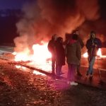 PANQUEHUE: Vecinos levantan barricada en la bajada de Cuesta Chagres por prolongado corte de energía eléctrica