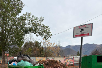 RINCONADA: Acumulación de basura en contenedores genera preocupación entre vecinos del centro de la comuna