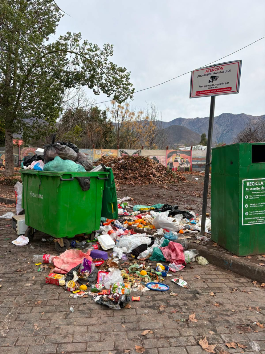 RINCONADA: Acumulación de basura en contenedores genera preocupación entre vecinos del centro de la comuna