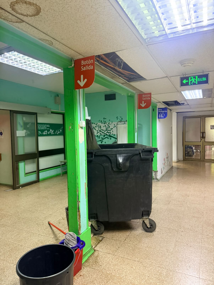 SAN FELIPE: Filtraciones por las lluvias: hasta un contenedor de basura debió ser utilizado para contener el agua en el Hospital San Camilo