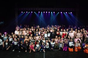 LOS ANDES: [VIDEO] La danza se tomó la ciudad: encuentro ESENCIA reunió a más de 500 bailarines y a más de mil asistentes