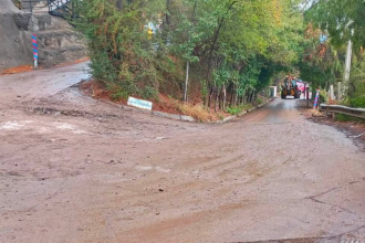 PUTAENDO: Retiran por completo la gigantesca roca que mantenía interrumpido el acceso al sector El Llano