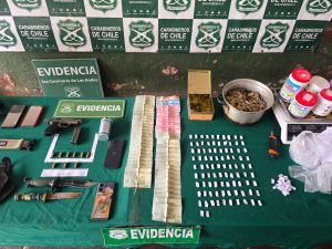 LOS ANDES: [VIDEO] Operativo de Carabineros permite la detención de tres sujetos en Los Copihues: incautan un arma, droga, dinero y una granada lacrimógena