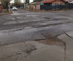 LOS ANDES: Hundimiento de calzada preocupa a vecinos de calle Héctor Humeres con Marcela Paz en Los Andes