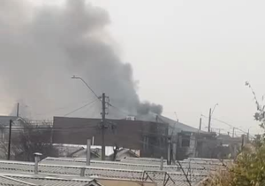 LOS ANDES: [VIDEO] Incendio destruyó por completo el segundo piso de una vivienda en Villa Los Portones