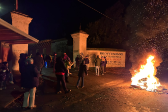 LOS ANDES: Vecinos del sector Santa Rosa también levantan barricada por prolongado corte de energía eléctrica
