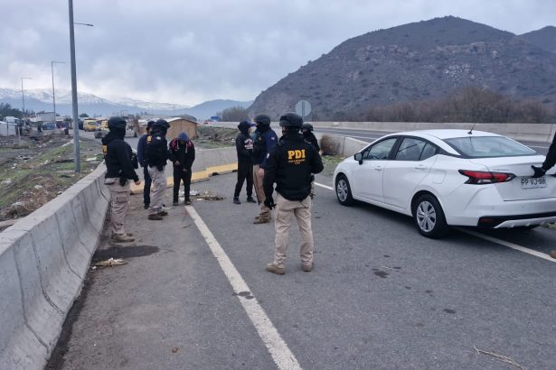 SAN FELIPE: PDI realiza control migratorio en las inmediaciones de la Toma Yevide: 33 personas fueron denunciadas y tres extranjeros quedaron a disposición de la autoridad