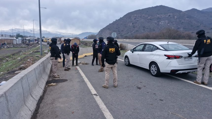 SAN FELIPE: PDI realiza control migratorio en las inmediaciones de la Toma Yevide: 33 personas fueron denunciadas y tres extranjeros quedaron a disposición de la autoridad