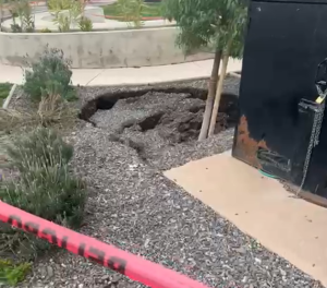 LOS ANDES: [VIDEO] Preocupación en Brisas de Los Andes por socavones que dejó el temporal: vecinos piden una solución definitiva