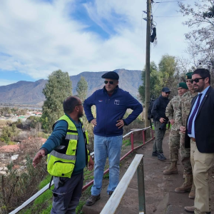 CATEMU: Autoridades inspeccionan cerro San José por riesgo de desprendimiento de una roca de gran tamaño