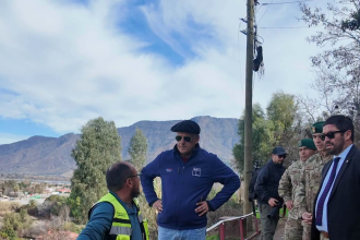 CATEMU: Autoridades inspeccionan cerro San José por riesgo de desprendimiento de una roca de gran tamaño
