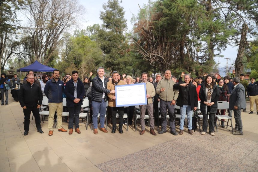 SAN ESTEBAN: Municipalidad de San Esteban, Colbún y Fundación Huella Local firman alianza para concretar nuevo diseño de sala Múltiple