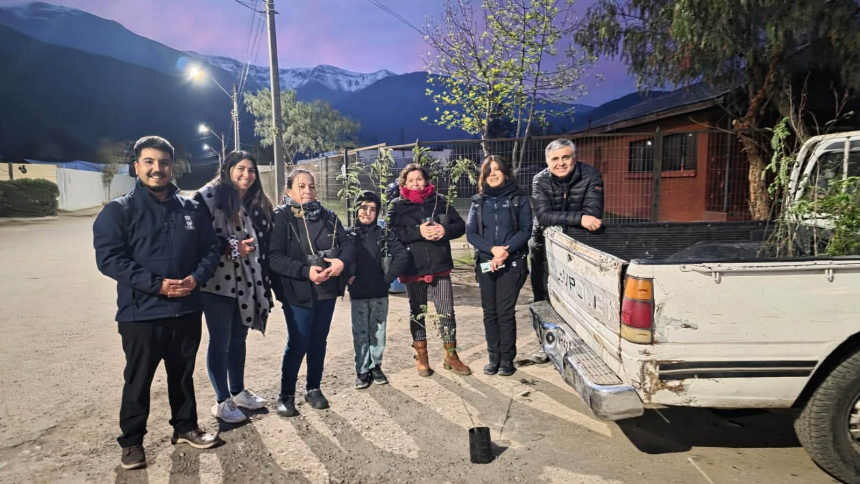 PUTAENDO: 37 nuevos árboles quedan al cuidado de familias de Quebrada Herrera tras jornada de arborización