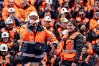 CODELCO: El especial casco minero que recibió el Presidente José Antonio Kast durante su visita a Codelco Andina