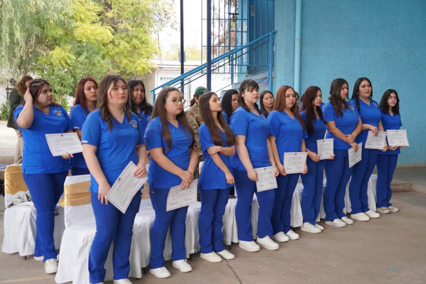 SAN FELIPE: Estudiantes del Liceo Corina Urbina vivieron ceremonia de investidura en enfermería y gastronomía