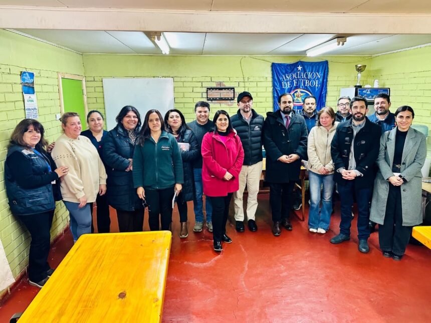 CATEMU: CORE Maricel Martínez, alcalde Rodrigo Díaz y concejal Guillermo Vásquez se reúnen con autoridades y comunidades educativas por malos olores que afectaron al centro de Catemu