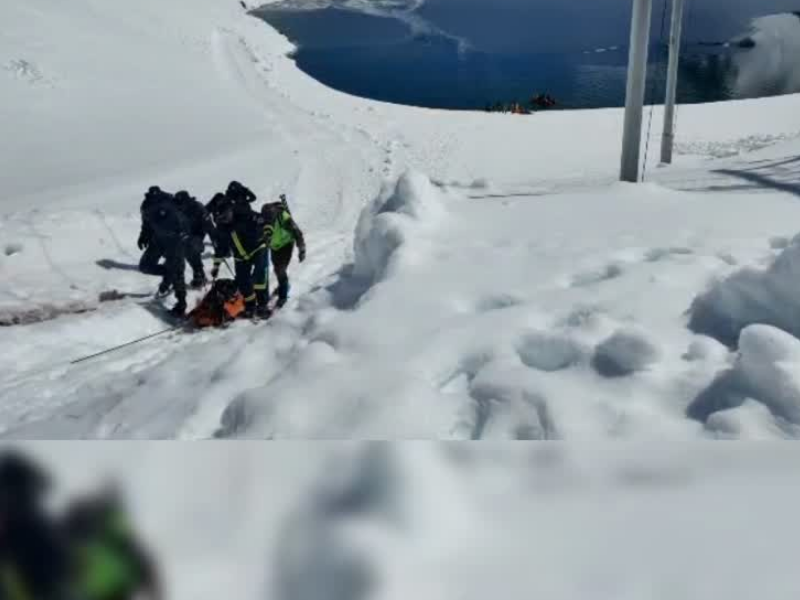 LOS ANDES: Recuperan cuerpo de tercer excursionista fallecido tras avalancha en Laguna del Inca.