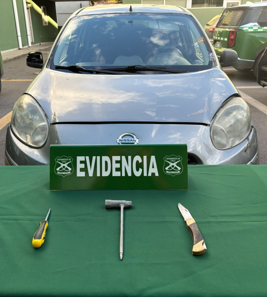 SAN FELIPE: Tres sujetos fueron detenidos en estacionamientos de supermercado tras alerta por intento de abrir vehículos
