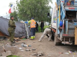 LOS ANDES: Municipalidad de Los Andes y Carabineros realizan retiro de ruco en Avenida Las Industrias