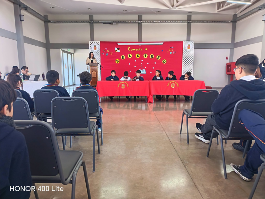 ACONCAGUA: Estudiantes de primero básico a cuarto medio participan en concurso de deletreo en el Colegio Santa María de Aconcagua.