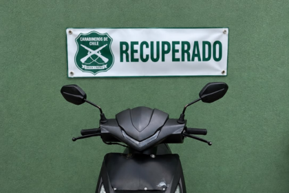 SAN FELIPE: Circulaba sin patente y con el chasis borrado: recuperan moto robada en Ñuñoa y detienen a tres personas