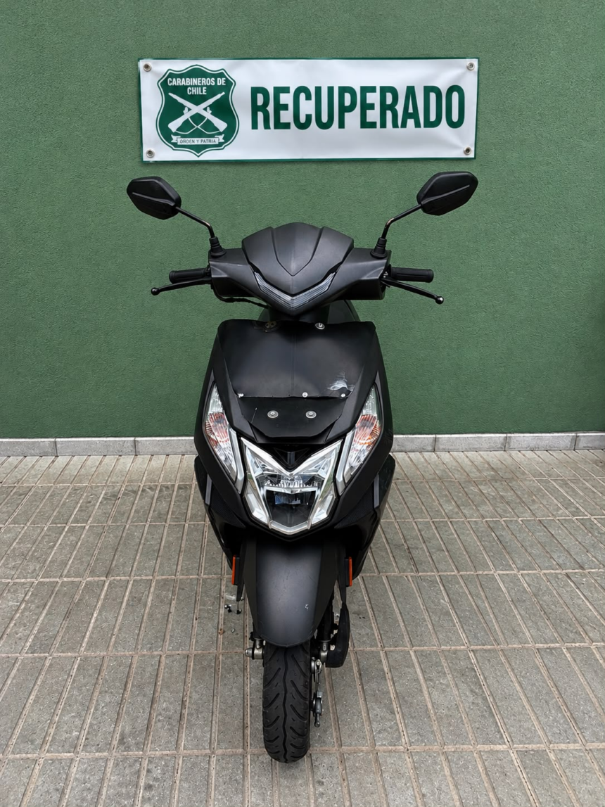 SAN FELIPE: Circulaba sin patente y con el chasis borrado: recuperan moto robada en Ñuñoa y detienen a tres personas