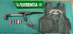 PUTAENDO: Detienen a hombre tras encontrar armas, municiones y equipamiento de Gendarmería en taller mecánico de Quebrada Herrera